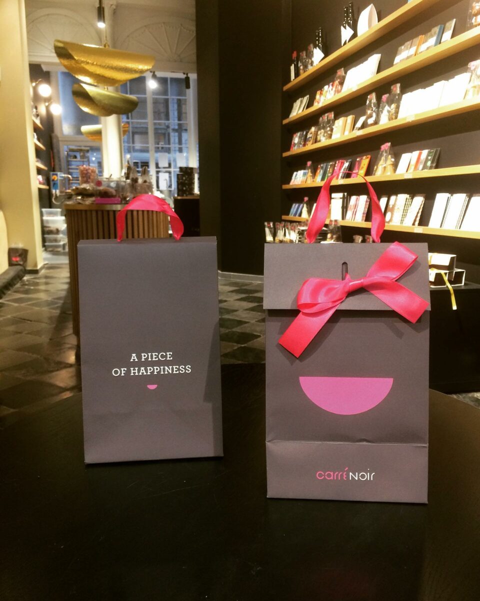 packaging cadeau chocolat carré noir